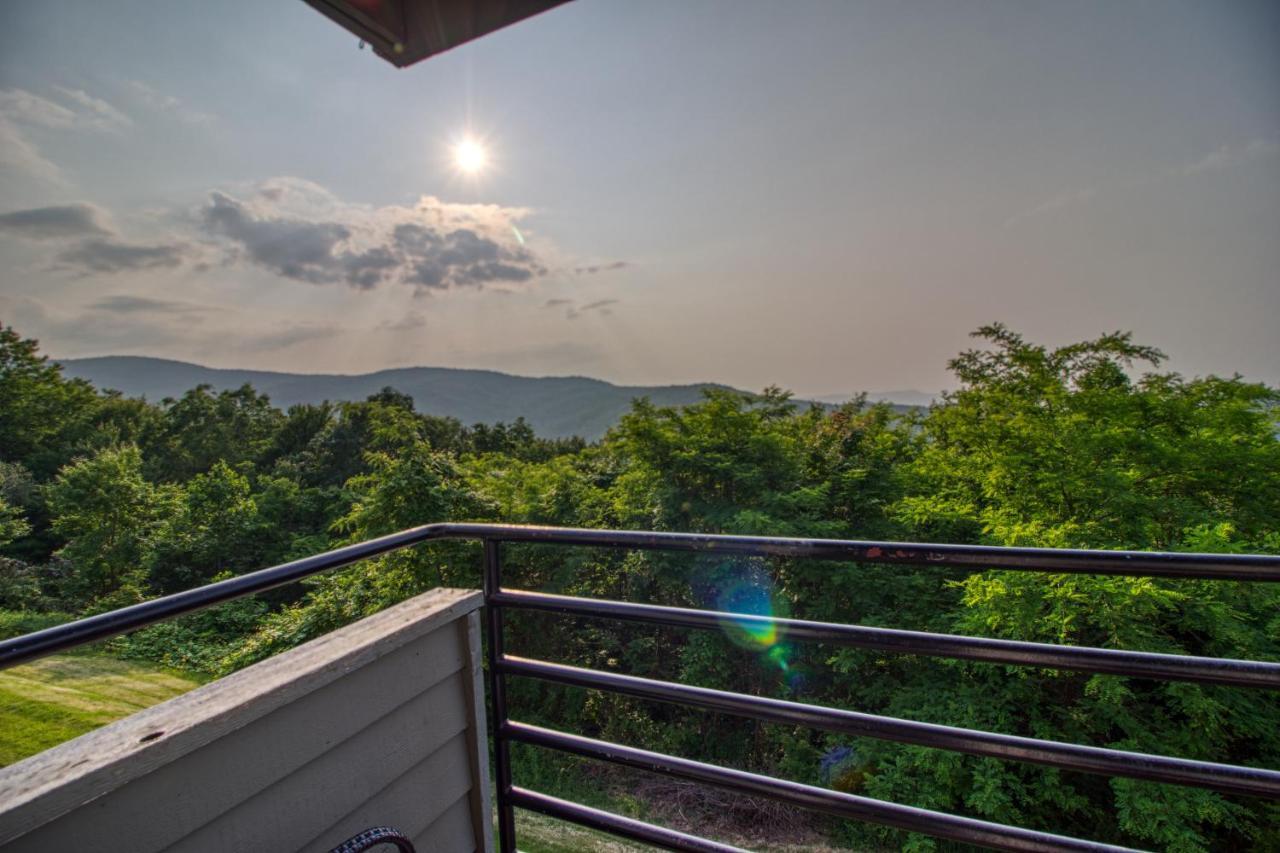 ガトリンバーグ Breathtaking Sunsets, Views, Pool, Heaven Awaits!ヴィラ エクステリア 写真